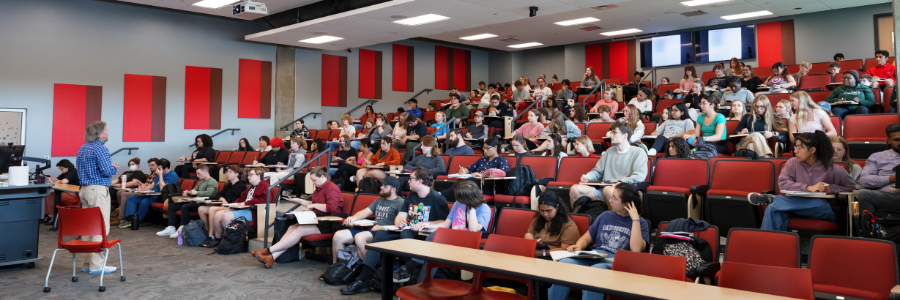 Students participating in Kelley Up Close academic sessions.